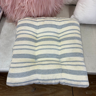 Assortment of 7 Pillows, Square Throw Pillows & Rectangular Body Pillow