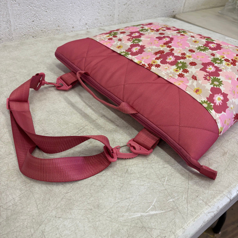 58"x70" Stadium Blanket Folds Easy to Carry Bag w Shoulder Strap, Pink Flowers